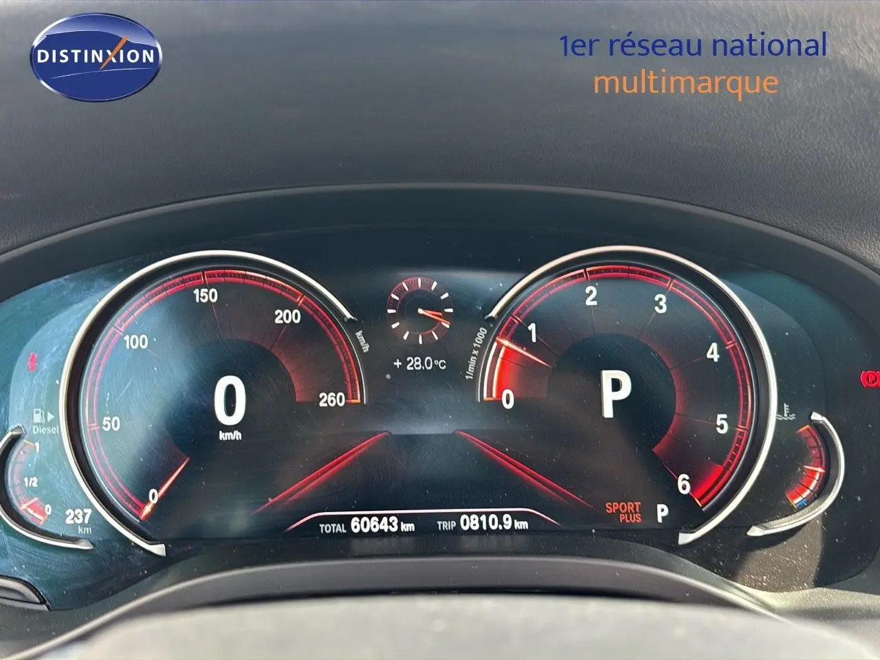 Tableau de bord numérique de BMW X4 XDRIVE 30D 2019 affichant 60643 km, vitesse à 0 et mode Sport Plus en veille.