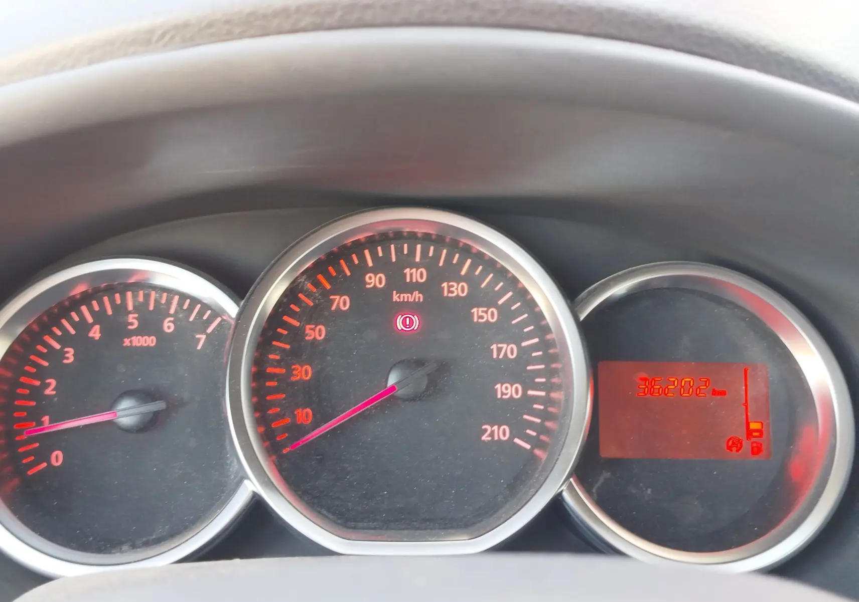 Tableau de bord de Dacia Sandero Stepway 2020 montrant compte-tours, compteur de vitesse et odomètre à 36202 km.