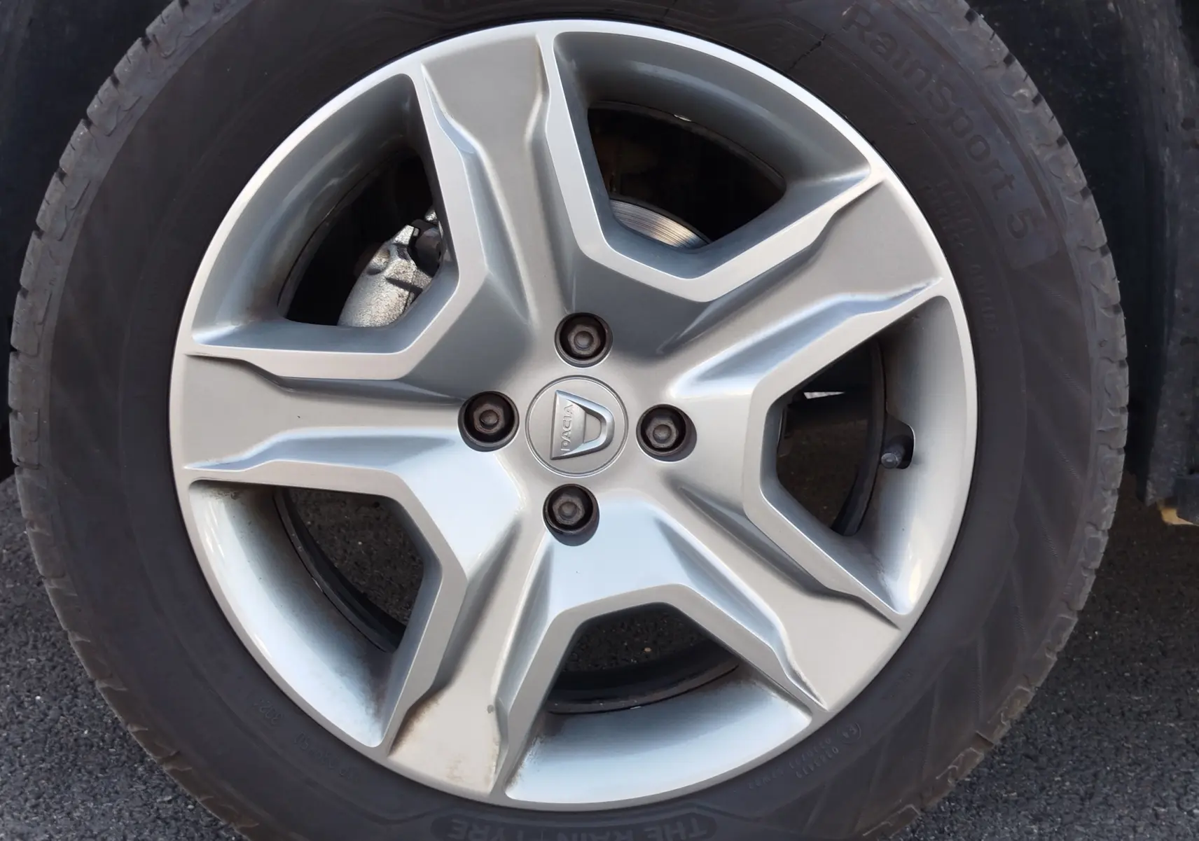 Image floutée ne permettant pas d'identifier un véhicule ou ses caractéristiques visibles.