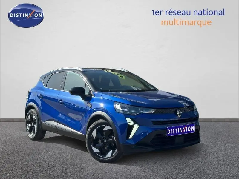 Renault Captur 2025 Bleu Iron/Noir Etoilé en 3/4 avant droit, avec jantes noires et détails lumineux modernes.