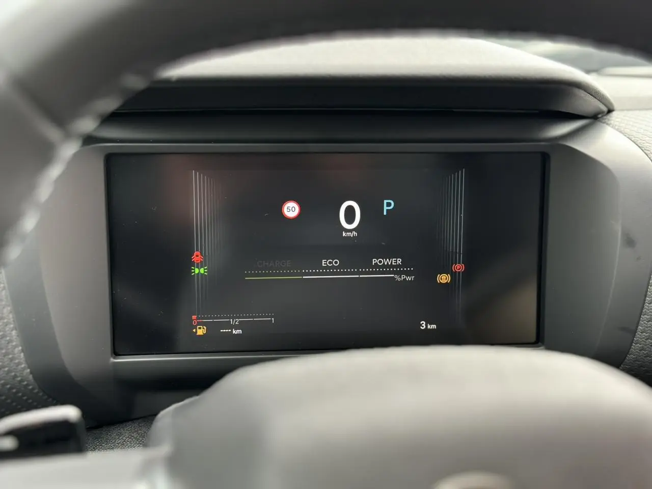 Tableau de bord numérique de la Citroën C4 Manhattan Green, affichant vitesse à 0 km/h et mode ECO.