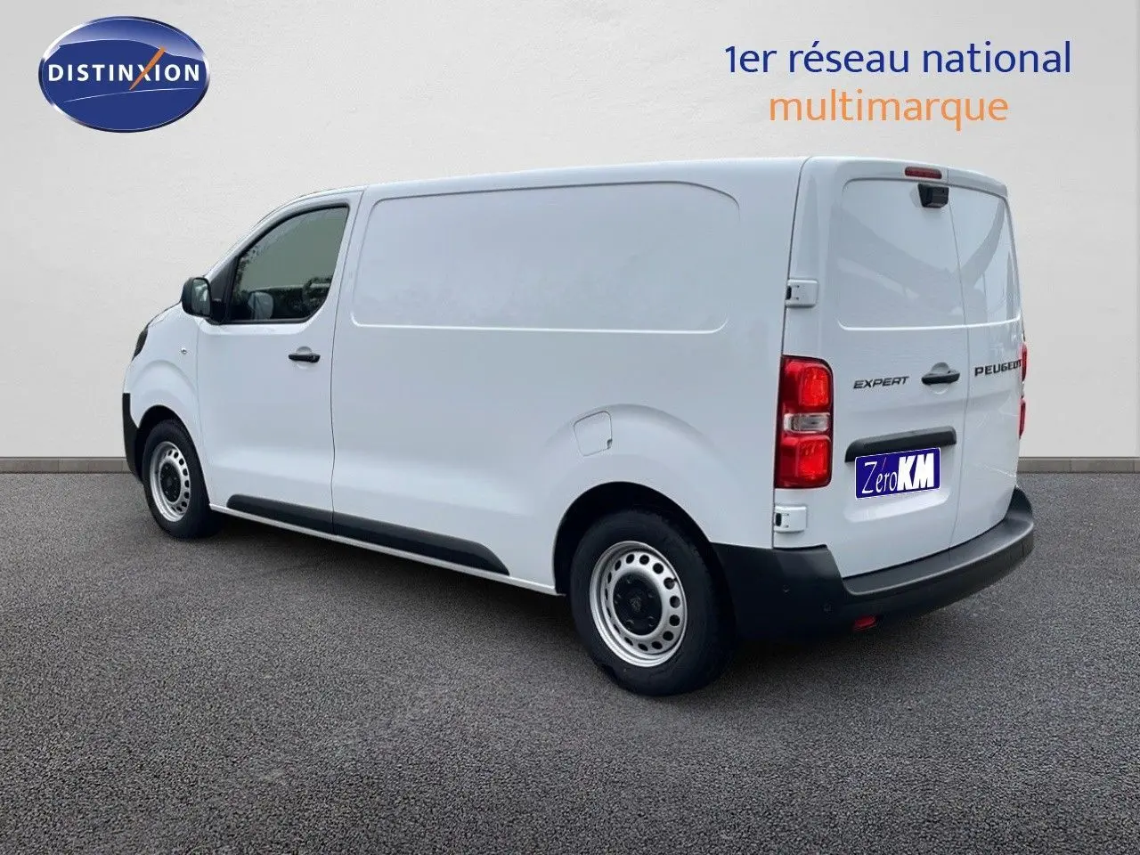 Peugeot Expert Fourgon blanc vu en 3/4 arrière droit, avec portes arrière fermées et jantes acier simples.