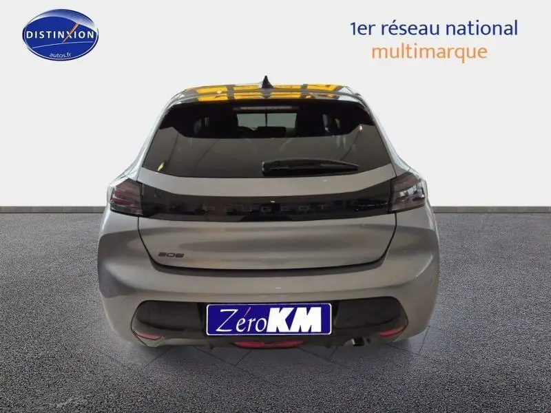 Vue arrière d'une Peugeot 208 gris Artense avec lunette arrière surteintée et feux arrière LED distinctifs.