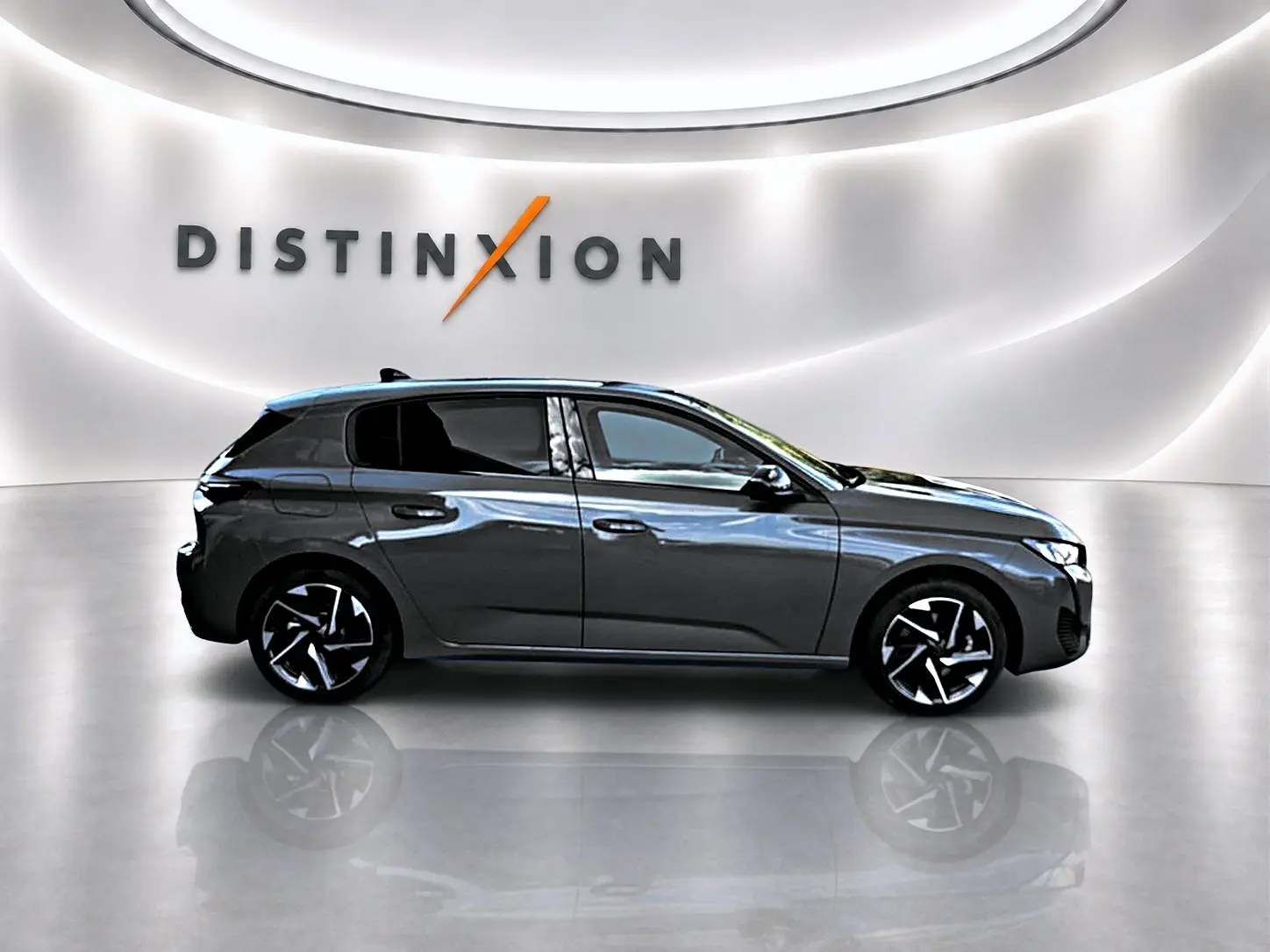 Peugeot 308 gris selenium vue de profil côté gauche, jantes alliage et vitres surteintées visibles.