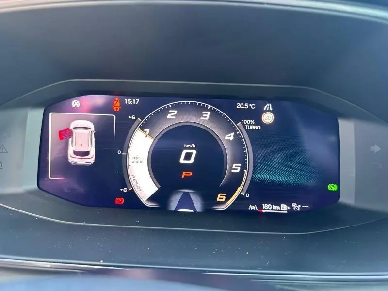 Tableau de bord numérique du CUPRA Formentor 2025 affichant la vitesse à 0 km/h et indicateurs de conduite.