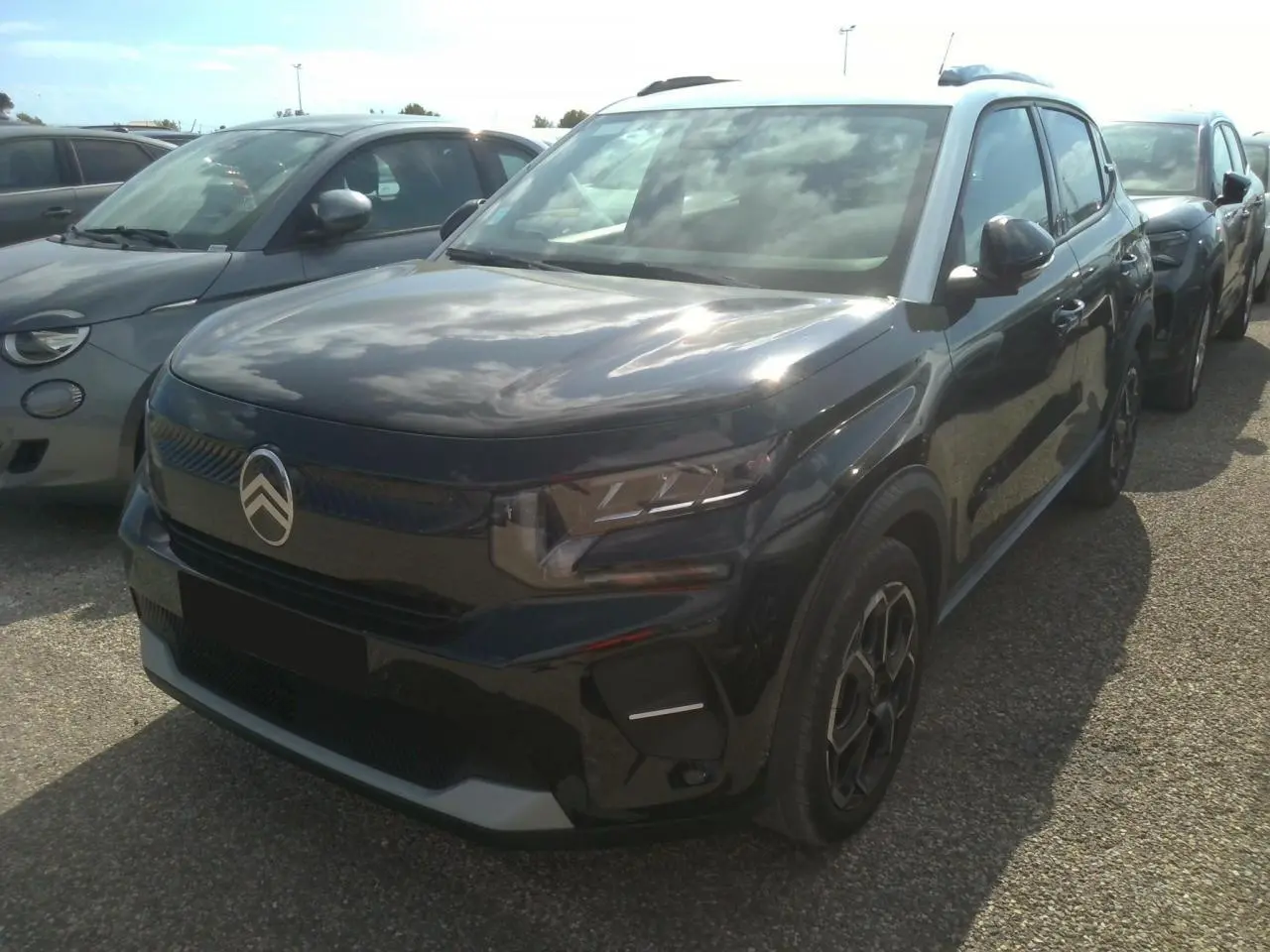 Citroën C3 Turbo 100 Max noir Perla vue 3/4 avant droit avec jantes alliage et toit blanc Opale.