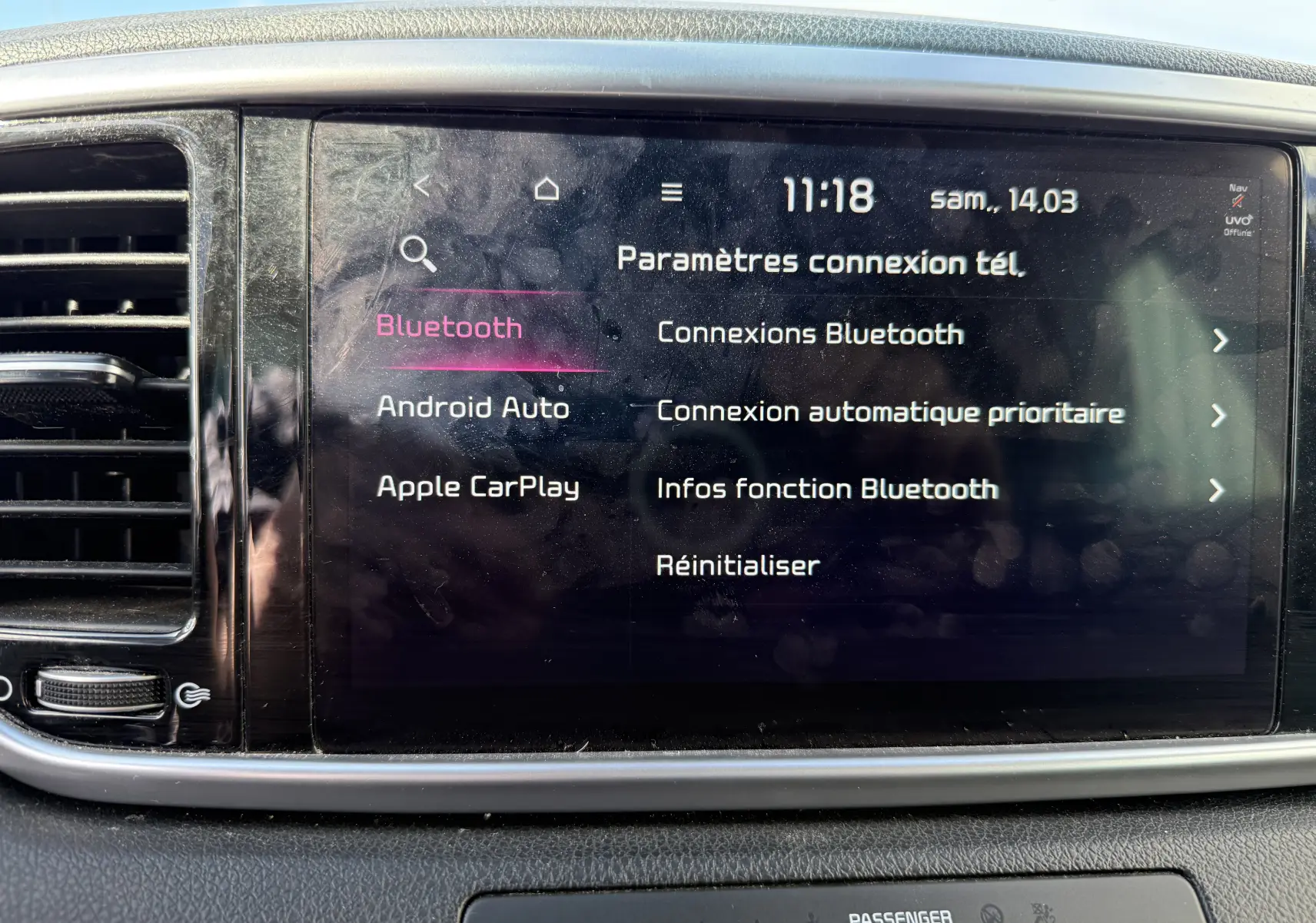 Écran tactile central du Kia Sportage 1.6 CRDI 136 Black Edition 2021 montrant les paramètres de connexion Bluetooth.