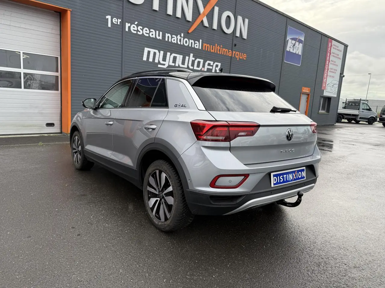 Volkswagen T-Roc argent pyrite 3/4 arrière droit avec attelage amovible et jantes alliage Zürich 17 pouces