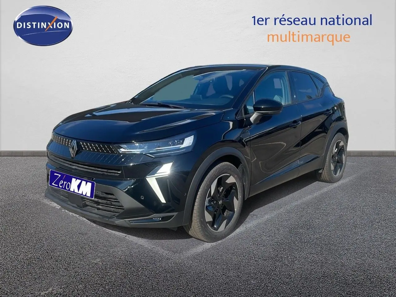 Renault Captur E-Tech hybride noir étoile métal en 3/4 avant droit avec feux LED et jantes bi-ton 18 pouces.
