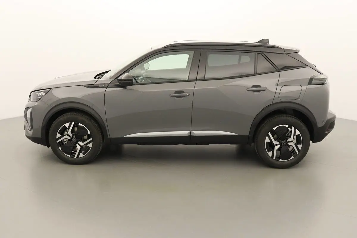 Peugeot 2008 hybride gris selenium avec toit noir, vue profil côté gauche, jantes au design moderne.