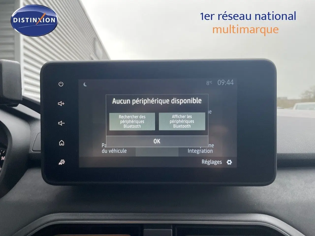 Écran tactile central du tableau de bord du Dacia Jogger 2026 affichant un message Bluetooth sans périphérique connecté.
