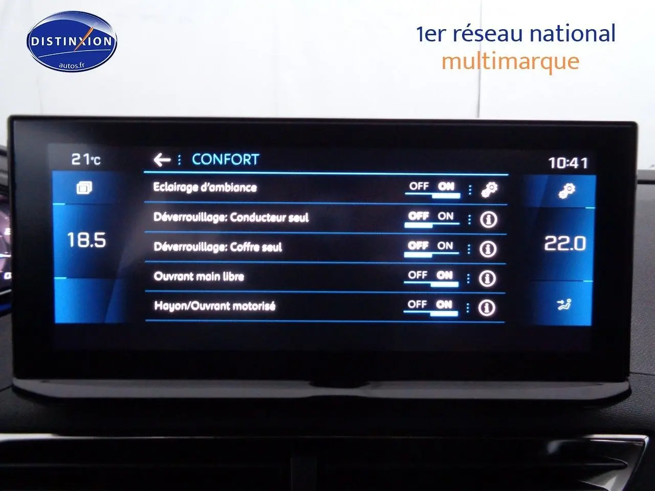 Écran tactile du tableau de bord du Peugeot 3008 affichant les réglages de confort et température intérieure.