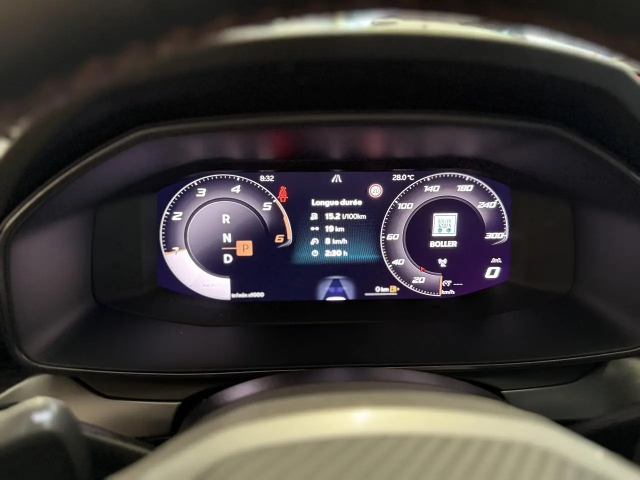 Combiné d'instruments digital du tableau de bord du CUPRA Formentor 2.0 TDI 2025 affichant vitesse et informations de conduite.