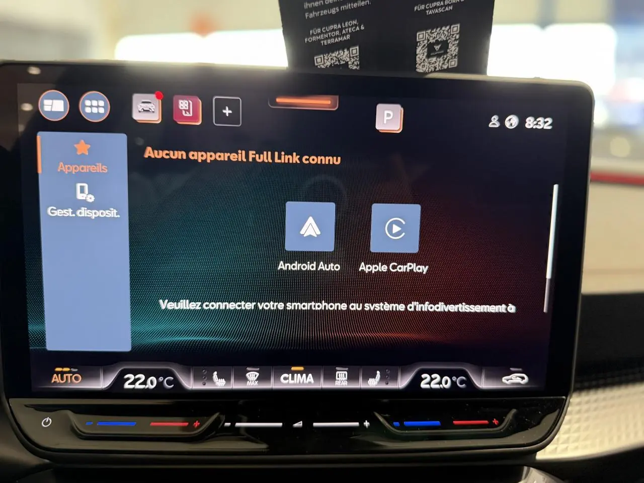 Écran tactile du système d'infodivertissement de la CUPRA Formentor 2025 affichant Android Auto et Apple CarPlay.
