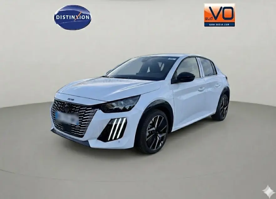 Peugeot 208 Hybrid blanc vue 3/4 avant droit avec calandre noire et jantes alliage 17 pouces.