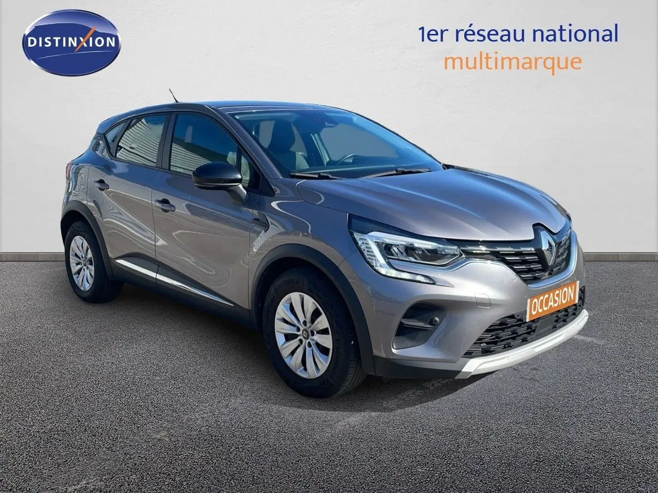 Renault Captur TCE 100ch Corporate Edition gris cassiopée métal, vue 3/4 avant avec feux LED et calandre distinctive.