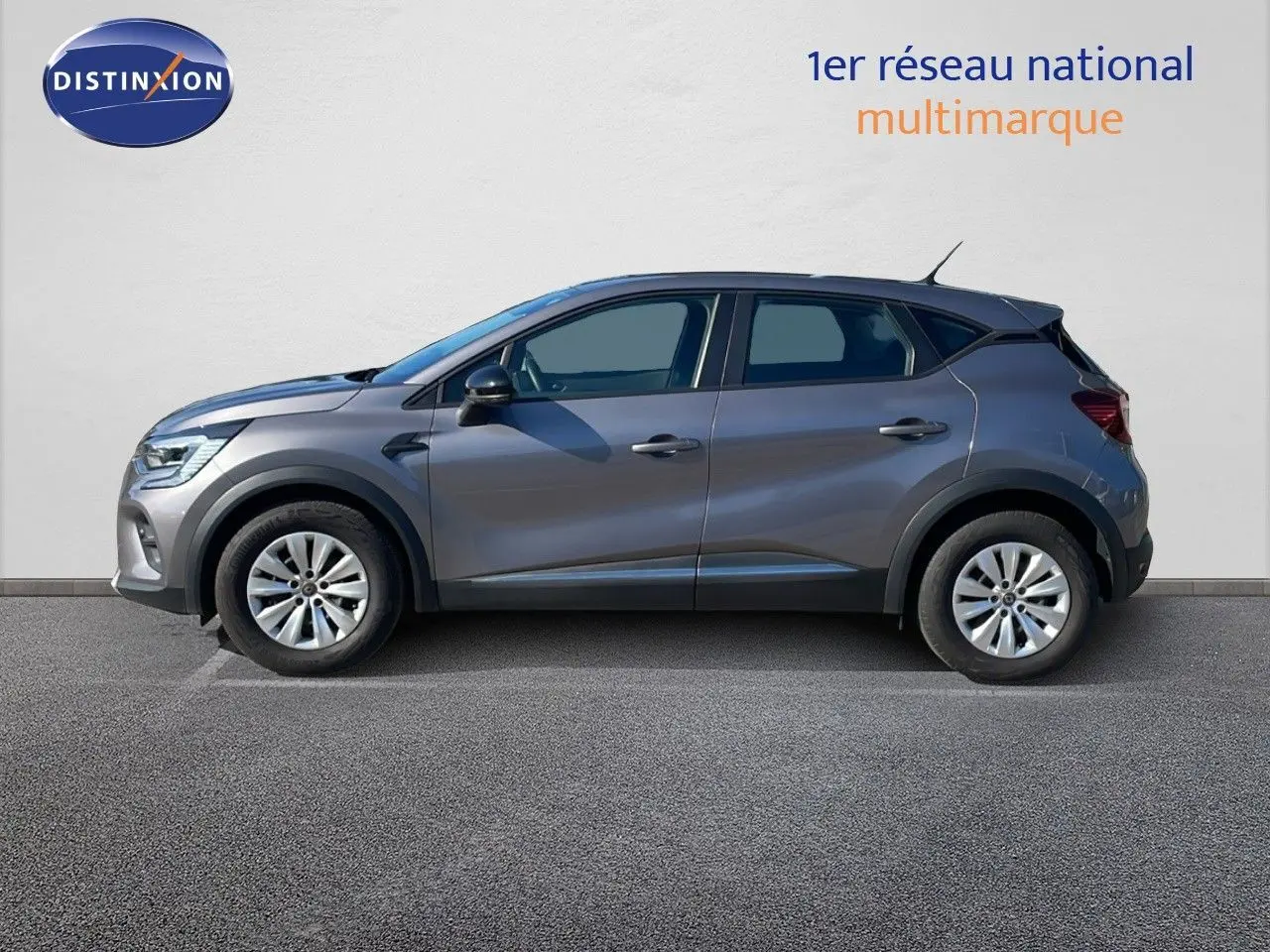 Profil côté gauche d'un Renault Captur gris cassiopée métal de 2020, version TCE 100CH Corporate Edition.