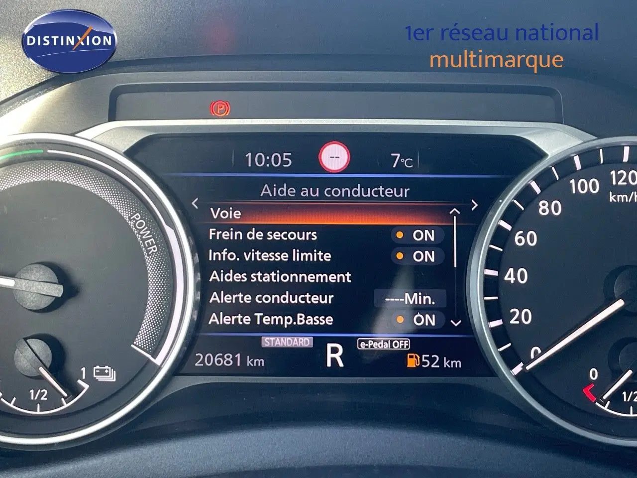 Tableau de bord numérique du Nissan Juke 2024 affichant l'aide au conducteur et le compteur kilométrique à 20681 km