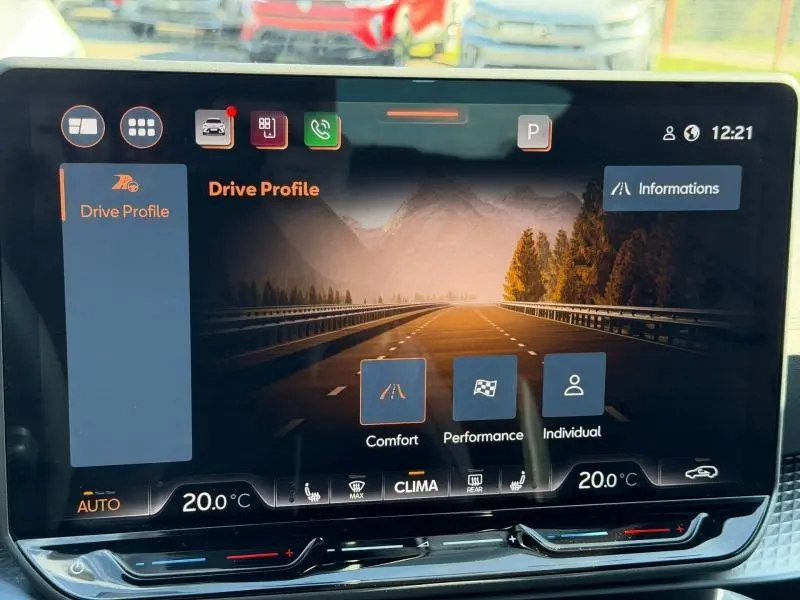 Écran tactile intérieur du CUPRA Formentor 2025 affichant les modes de conduite Comfort, Performance et Individual.