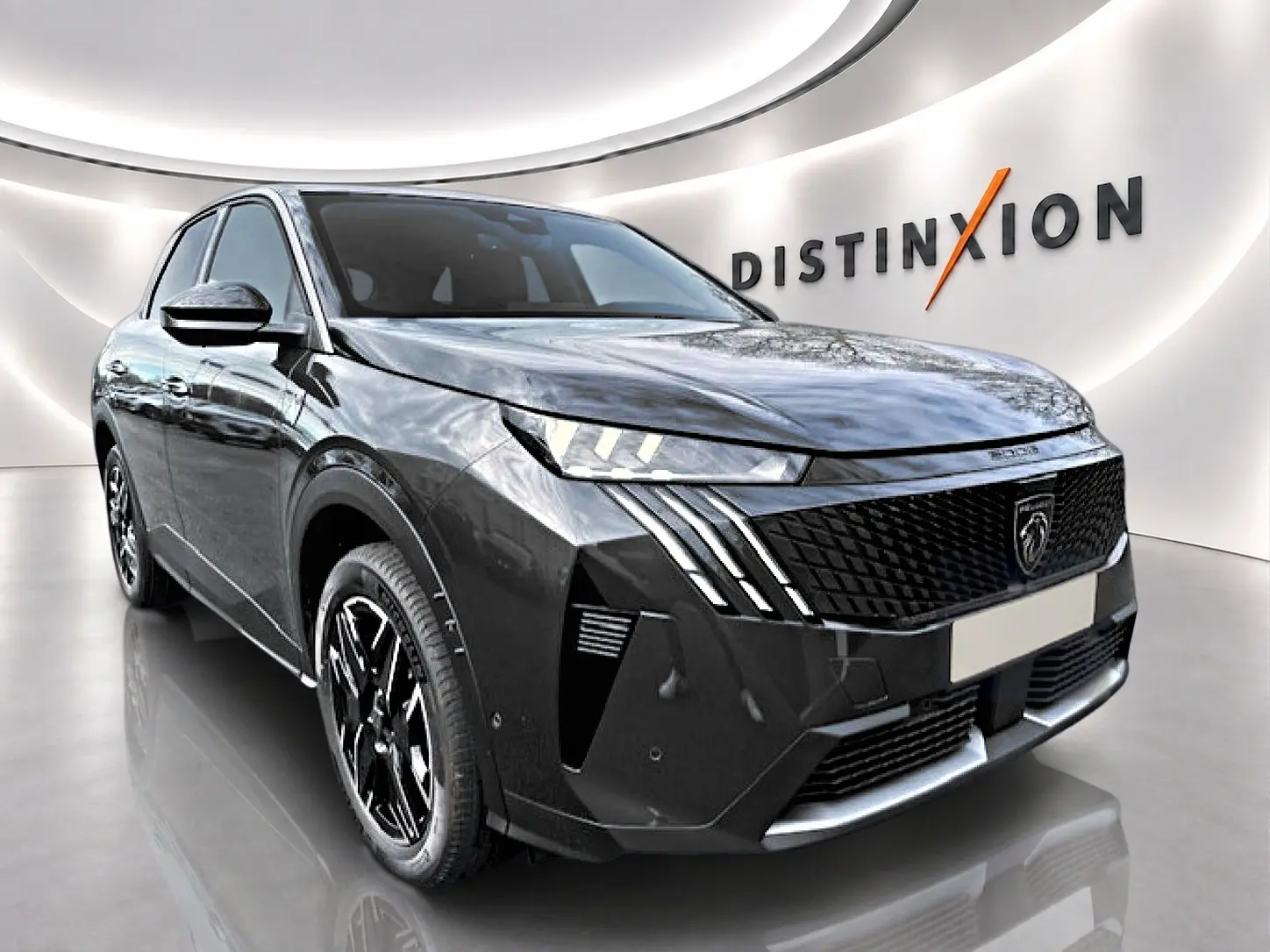 Peugeot 3008 gris titane en 3/4 avant droit, avec calandre noire et phares LED distinctifs.