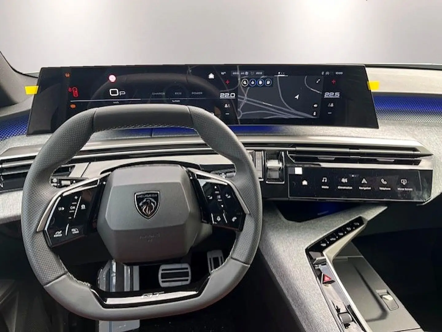 Vue intérieure centrée sur le volant cuir multifonction et l'écran tactile large du tableau de bord du Peugeot 3008 gris titane.