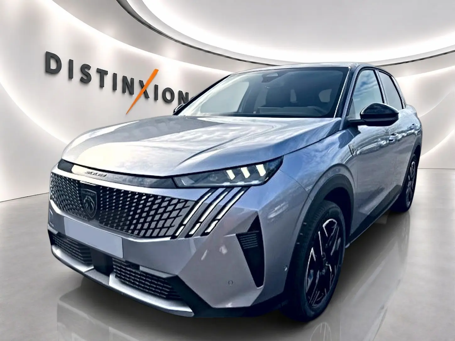Peugeot 3008 gris Artense vue 3/4 avant droit, avec calandre distinctive et phares LED marqués.