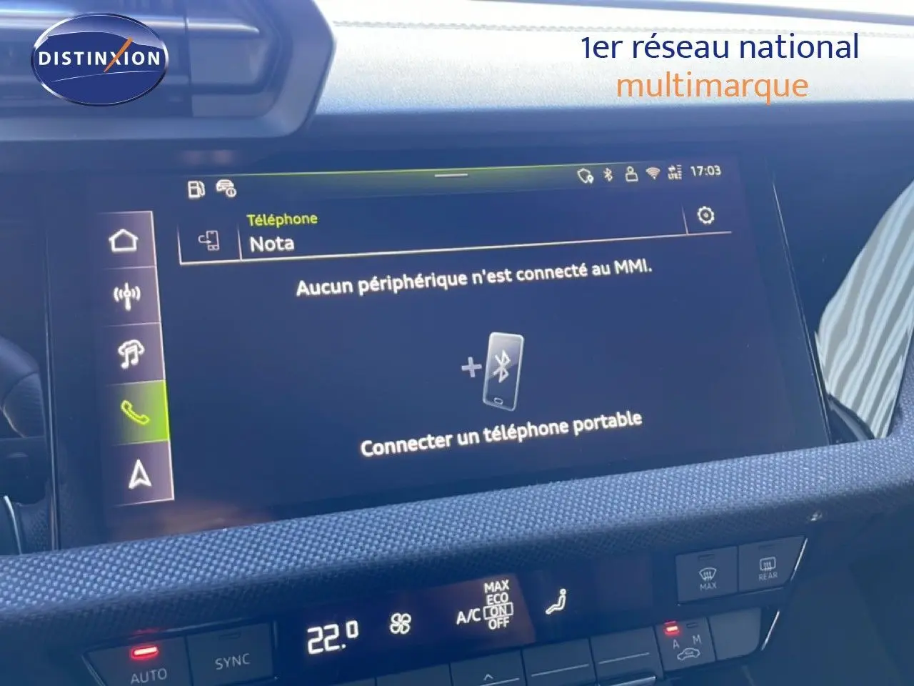 Écran tactile central de l’Audi A3 Sportback 2025 affichant la connexion Bluetooth, vue intérieure frontale.