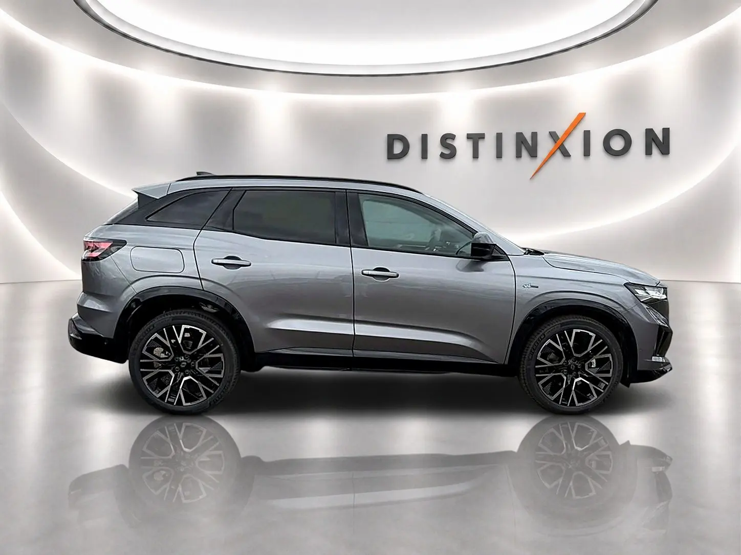 Profil droit du Renault Austral gris schiste 2026 avec jantes alu noires et vitres arrière surteintées.