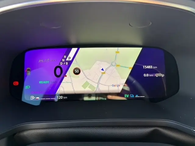 Affichage numérique 10,4 pouces du combiné d'instruments du Renault Symbioz gris clair, avec navigation et informations de conduite.