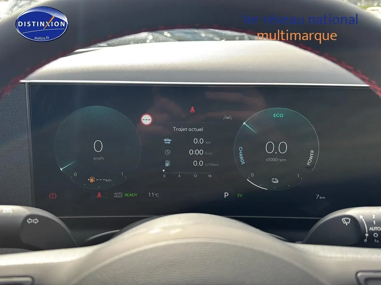 Tableau de bord numérique du Hyundai Tucson 2026, affichage vitesse et informations de conduite en vue frontale depuis le siège conducteur.