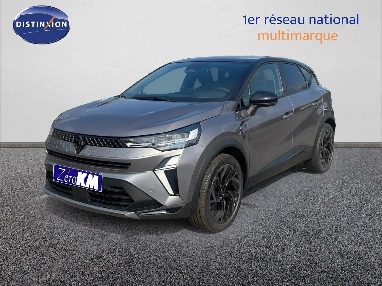 Renault Captur E-Tech hybride gris cassiopée métal avec toit noir, vue 3/4 avant droit mettant en valeur ses jantes noires.