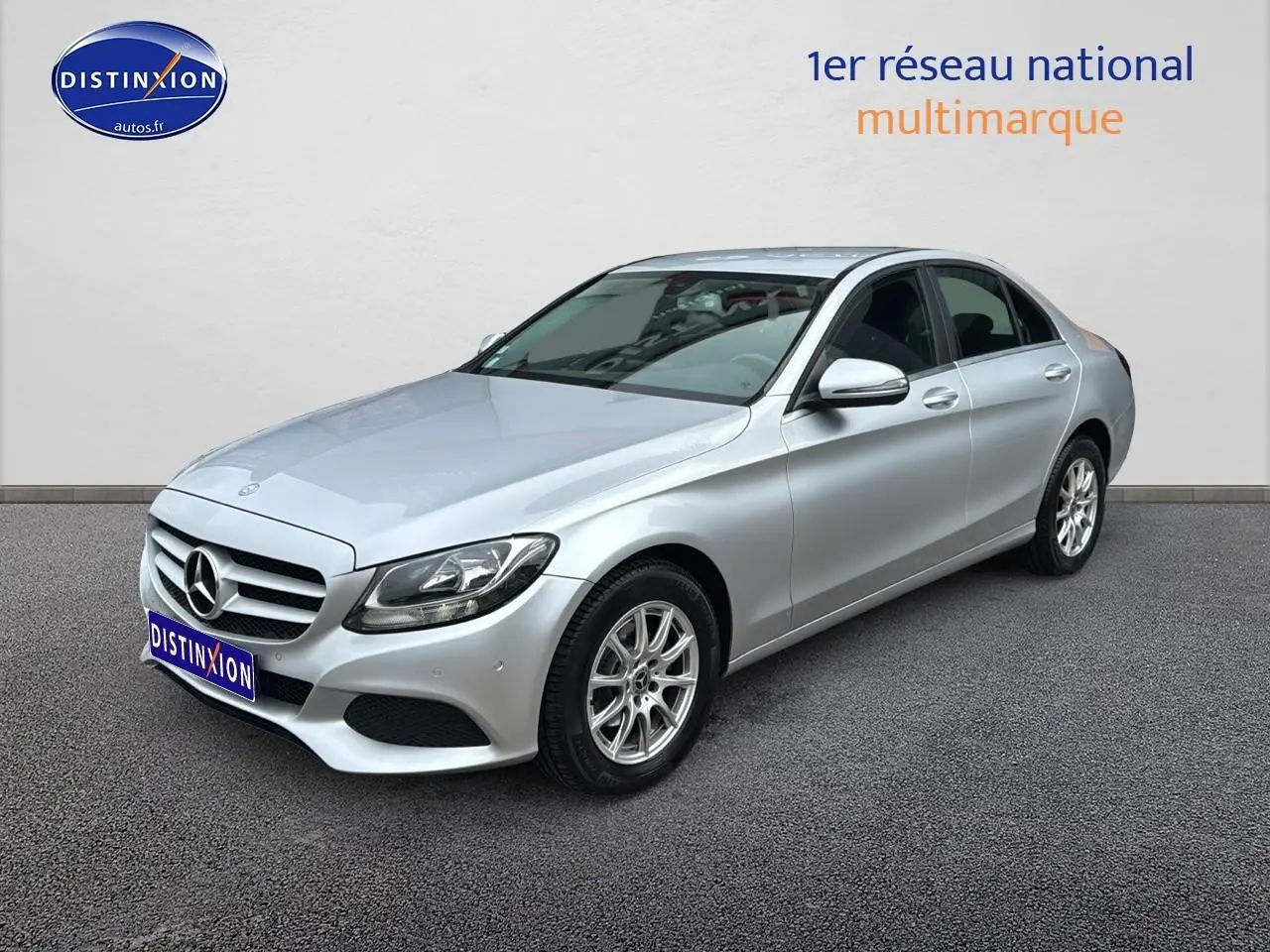 Mercedes Classe C 180 d business gris alu vue 3/4 avant droit, avec jantes alliage et calandre distinctive