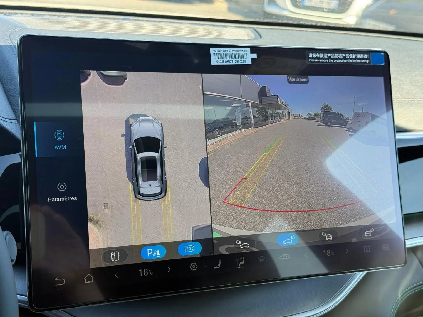 Écran tactile intérieur du BYD SEAL U 1.5 DM-i, affichant la caméra de recul et vue 360° en Boundless Cloud métallisé.