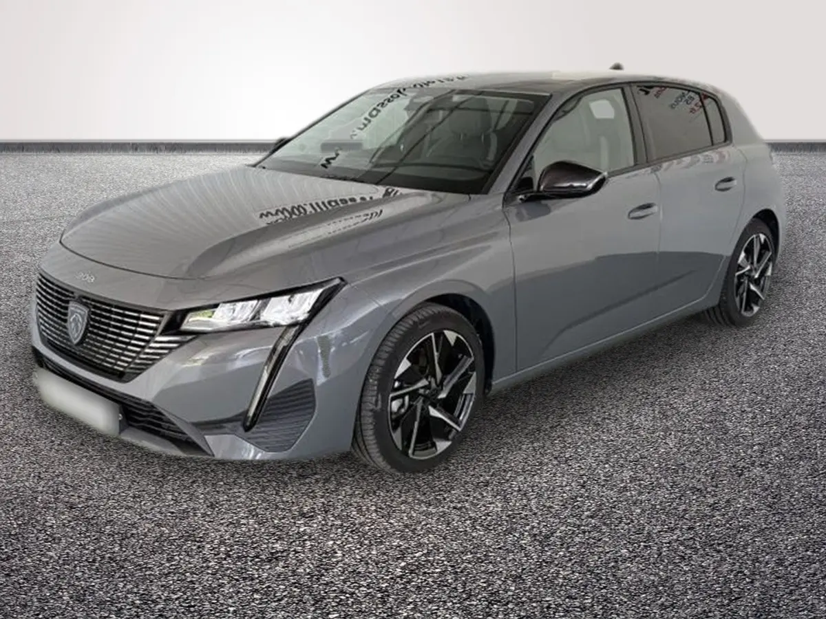 Peugeot 308 Hybrid 145 e-DCS6 Allure gris foncé vue 3/4 avant avec phares LED et jantes noires distinctives.