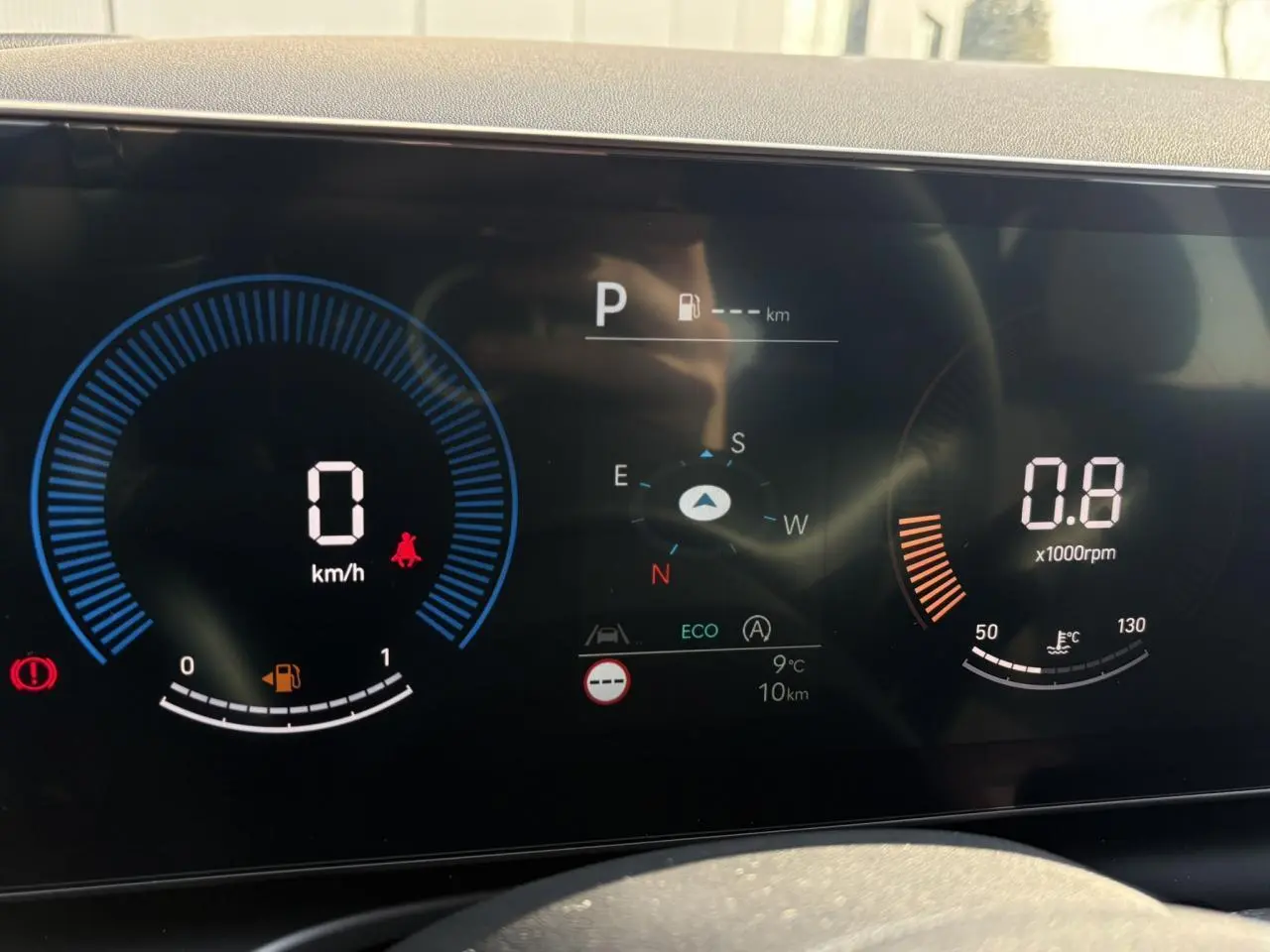 Compteurs numériques 12,3" du Hyundai Tucson 2025 affichant vitesse, régime moteur et informations de conduite.