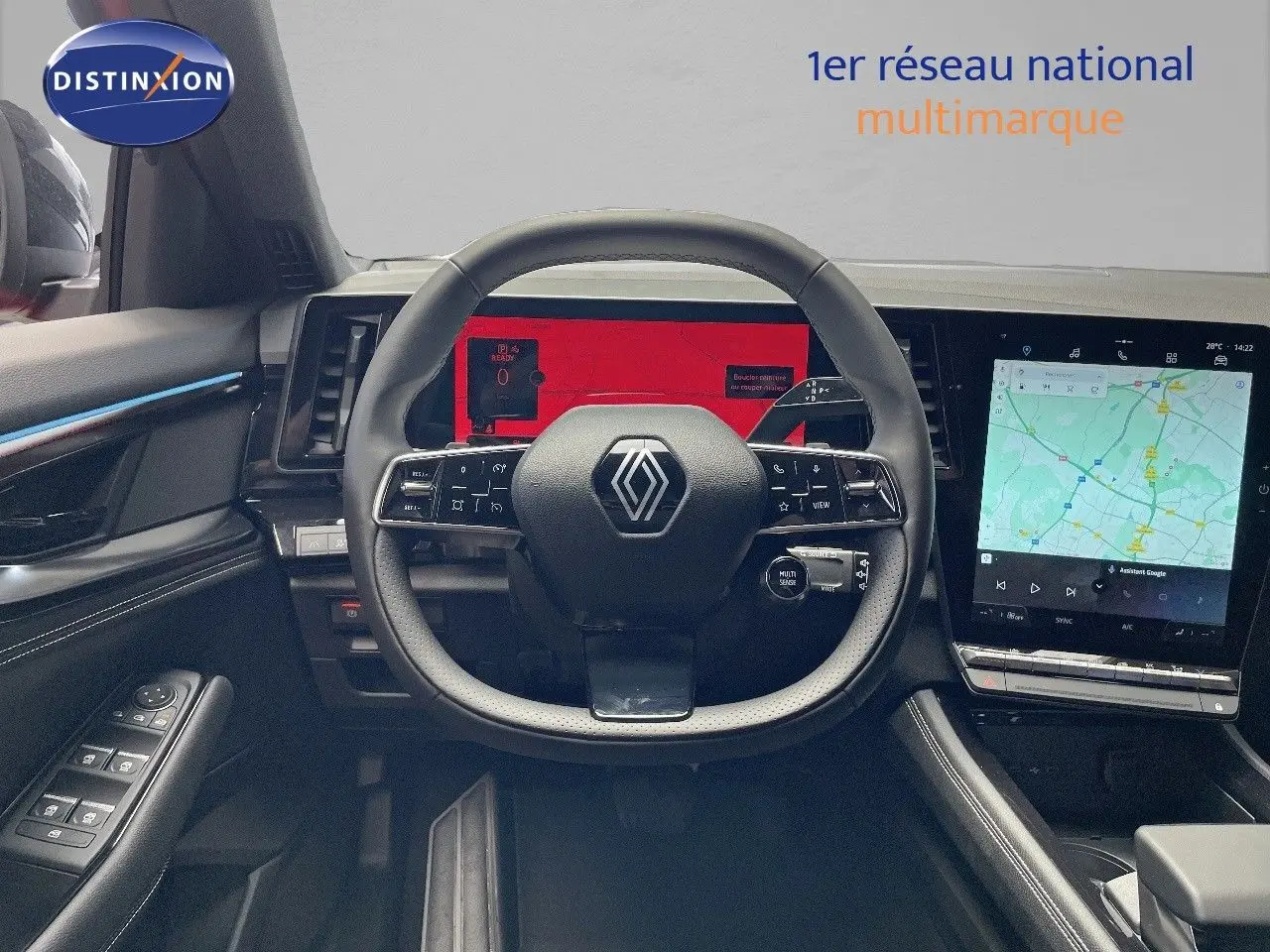 Vue intérieure du tableau de bord et volant Renault Austral E-Tech hybride avec écran tactile et affichage numérique.