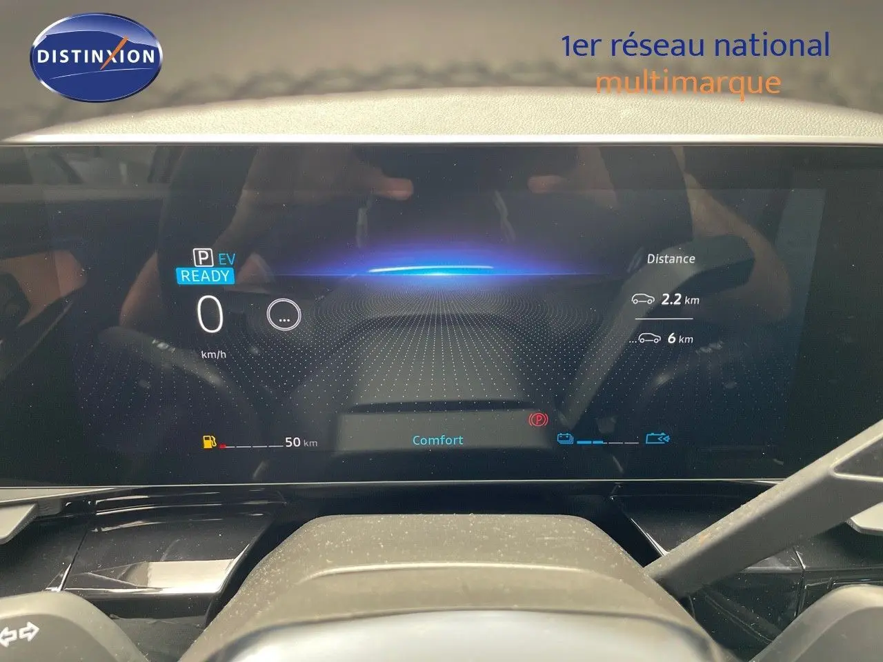 Tableau de bord numérique du Renault Austral E-Tech hybride, affichant la vitesse à 0 km/h en mode confort.