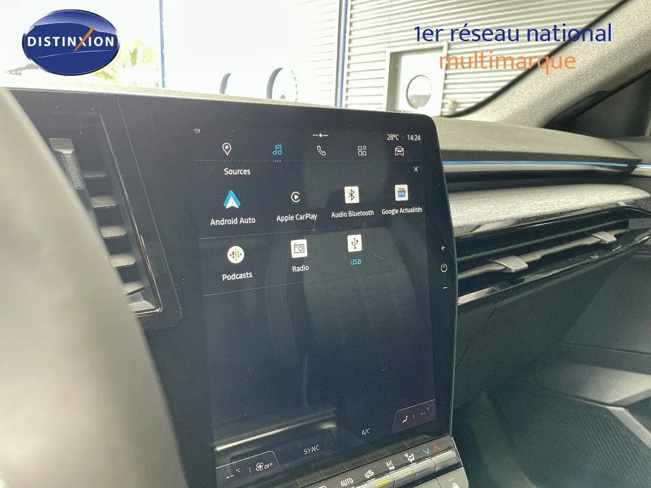 Écran tactile central du tableau de bord du Renault Austral E-Tech 2025, avec interface multimédia Android Auto visible.