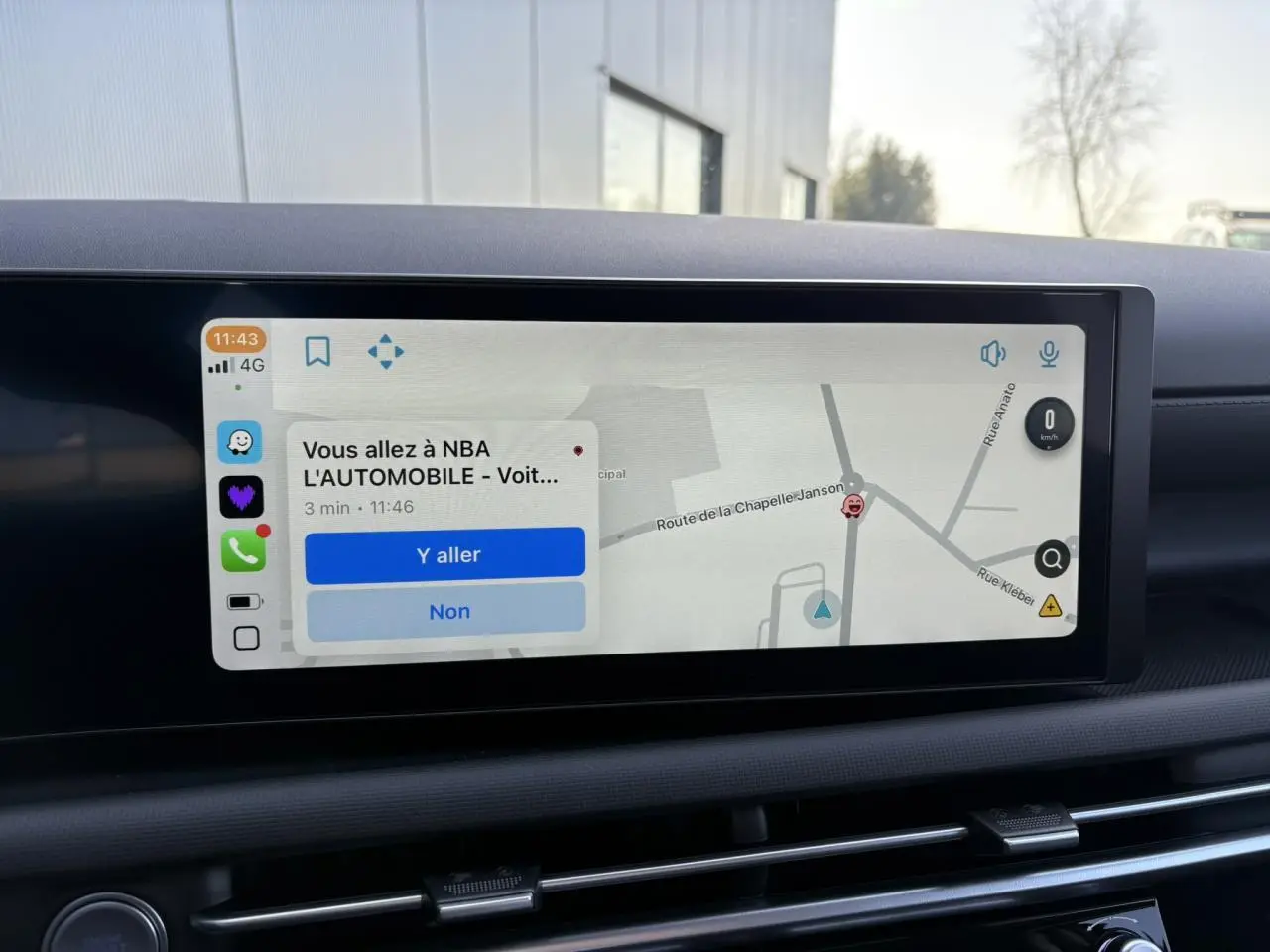 Écran tactile du système multimédia du Hyundai Tucson 2025 affichant une navigation GPS avec options de trajet.