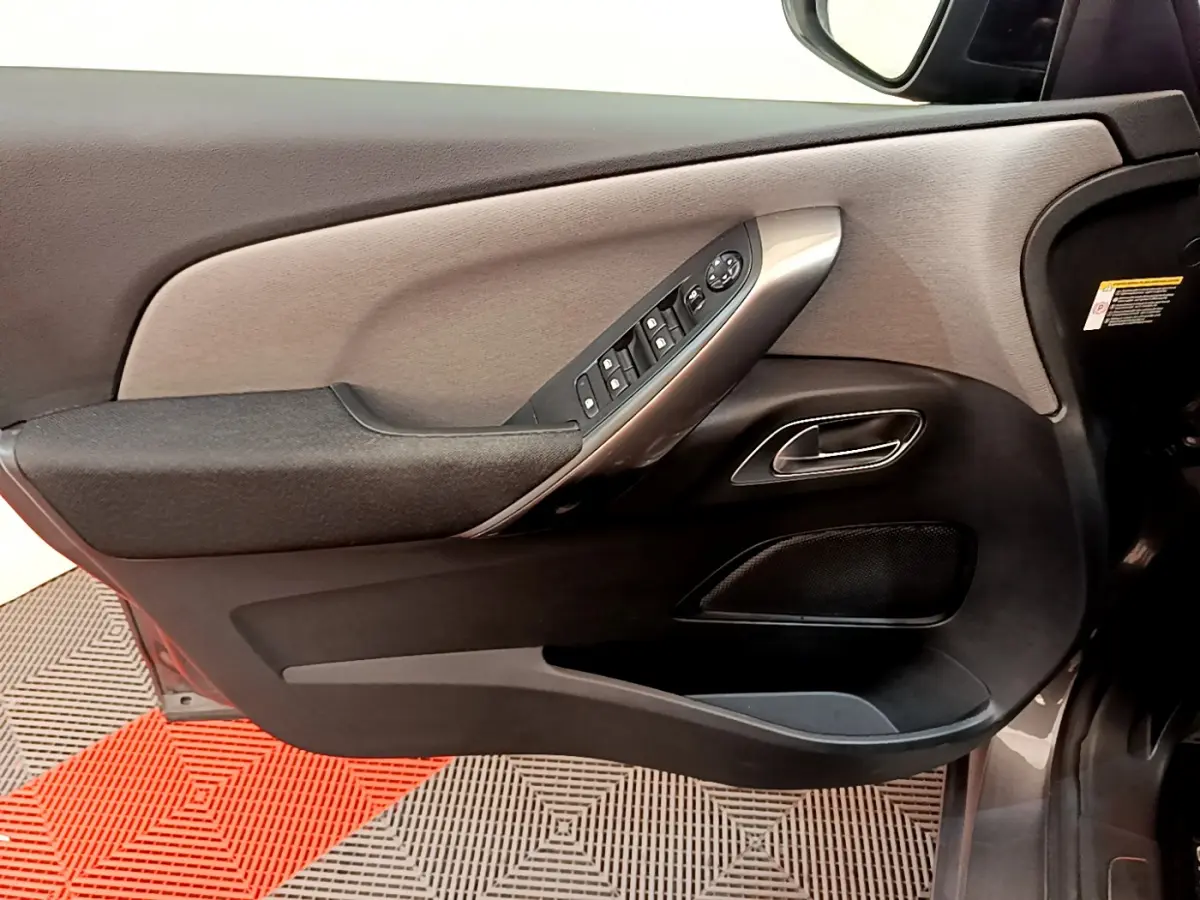 Porte avant gauche de Citroën Grand C4 Spacetourer gris foncé avec commandes électriques et poignée chromée.