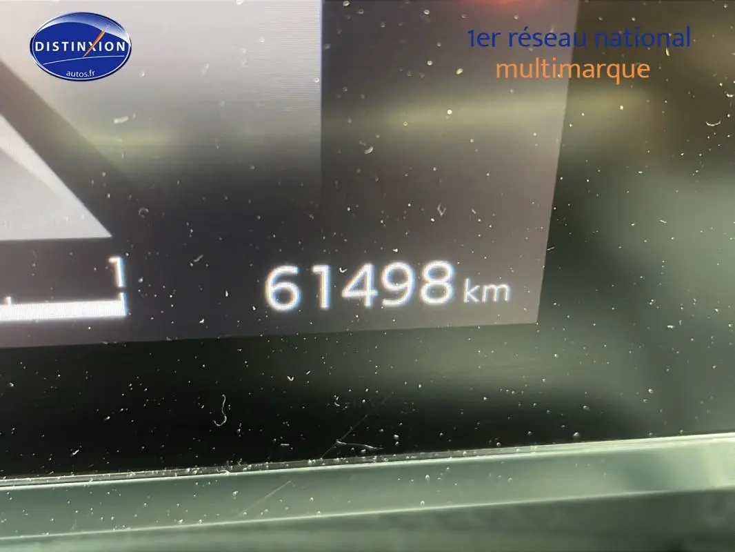 Compteur numérique affichant 61 498 km dans une Citroën C4 blanche, version Feel Pack Business 2022.