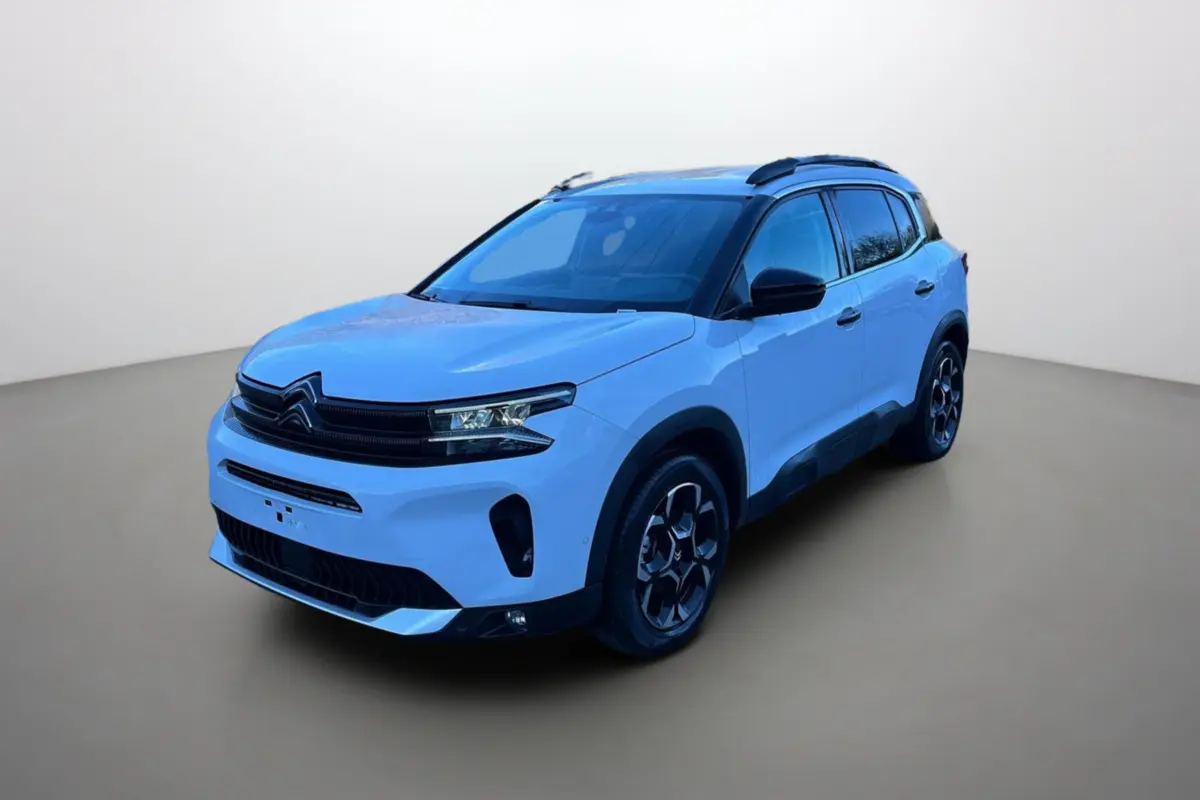 Citroën C5 Aircross Hybrid blanc okénite vue 3/4 avant droit avec barres de toit et jantes alu 18 pouces.
