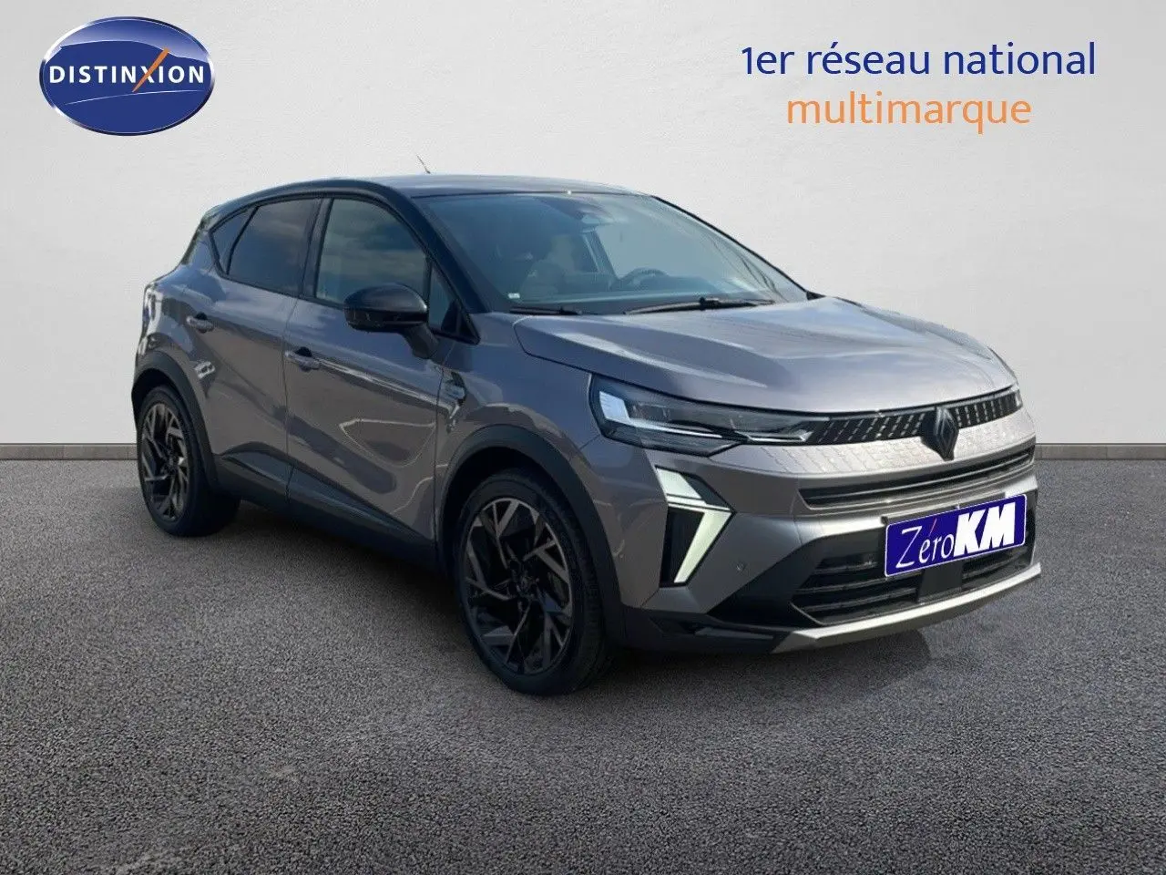 Renault Captur E-Tech hybride gris cassiopée métal avec toit noir, vue 3/4 avant droit mettant en valeur ses optiques LED.