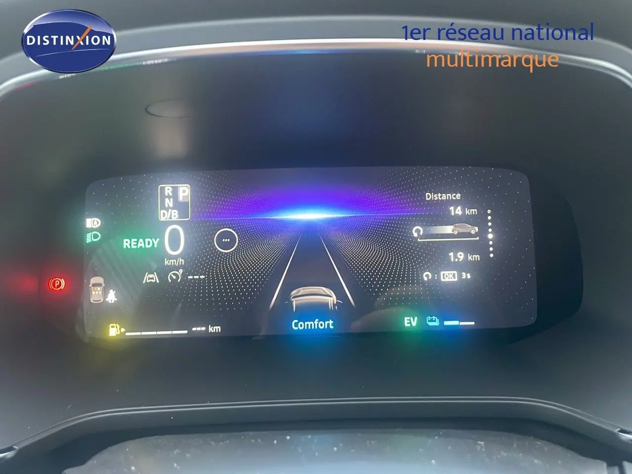Tableau de bord numérique du Renault Captur E-Tech Hybrid 2025 affichant la vitesse à 0 km/h et mode Confort en EV.