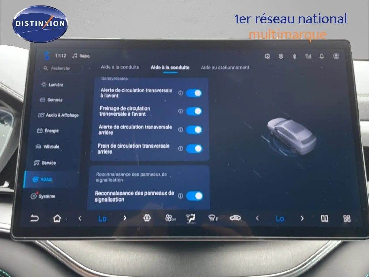 Écran tactile intérieur du BYD SEAL U 2026 affichant les réglages d'aide à la conduite en mode sombre.