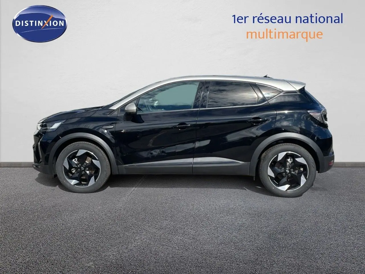 Profil droit du Renault Captur 2025 noir étoile métal avec toit gris, jantes biton et lignes modernes distinctives.