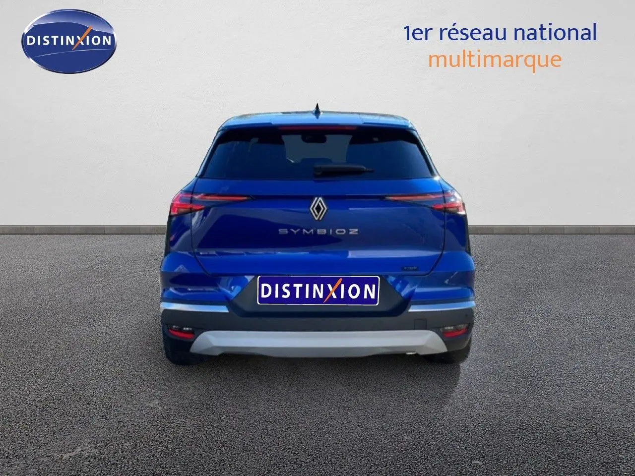 Vue arrière d’un Renault Symbioz bleu iron metal 2025 avec feux LED fins et logo centré.