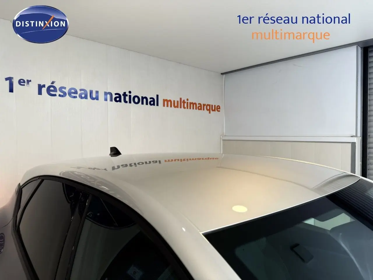 Toit gris cassiopée métallisé du Renault Captur 2025 vu en plongée, avec vitrage latéral teinté noir.