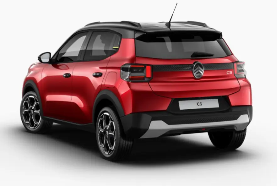 Vue 3/4 arrière droite d'une Citroën C3 hybride rouge avec toit noir et jantes au design hexagonal.