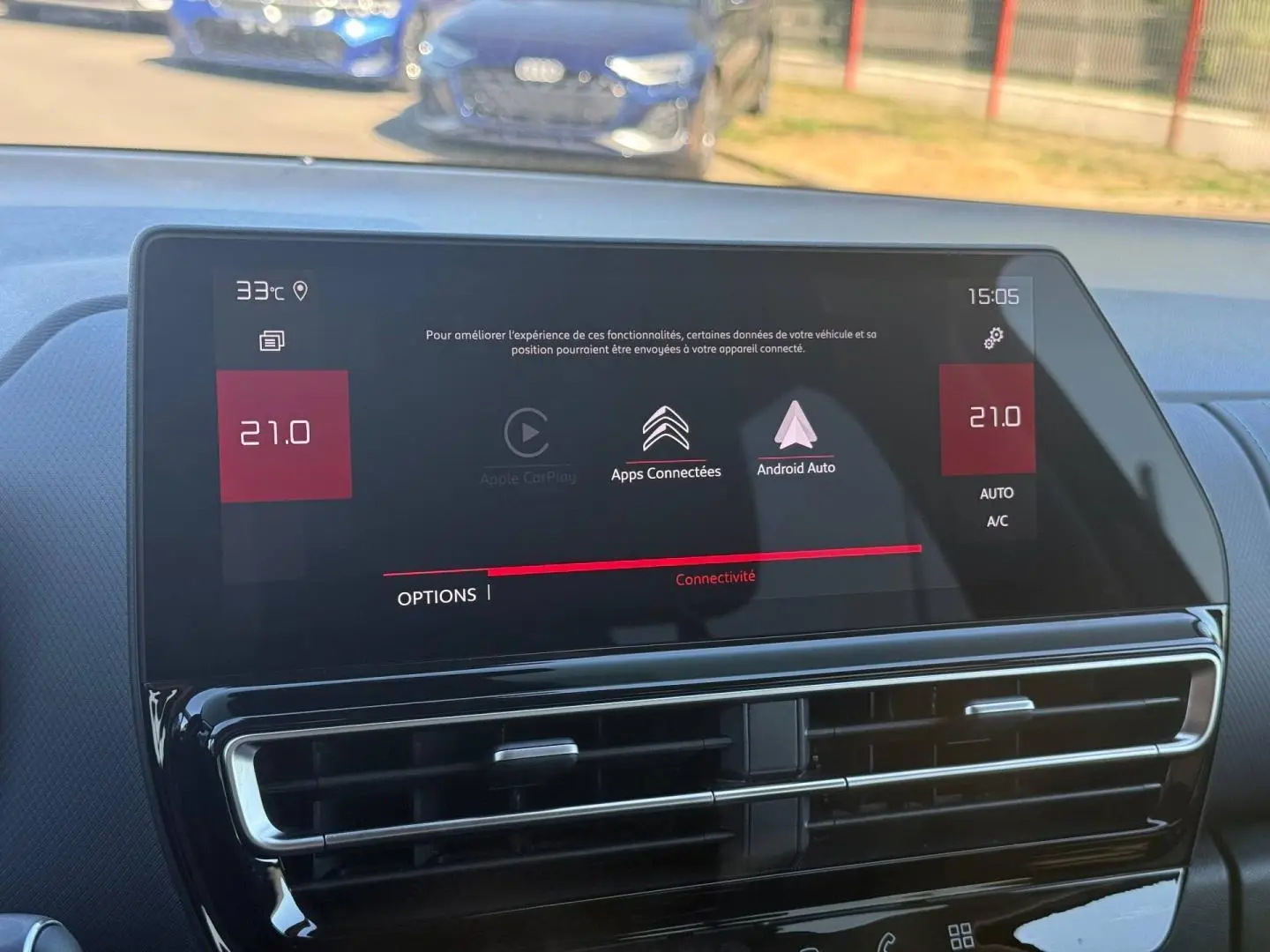 Écran tactile central du tableau de bord du Citroën C5 Aircross noir, affichant la connectivité Android Auto.